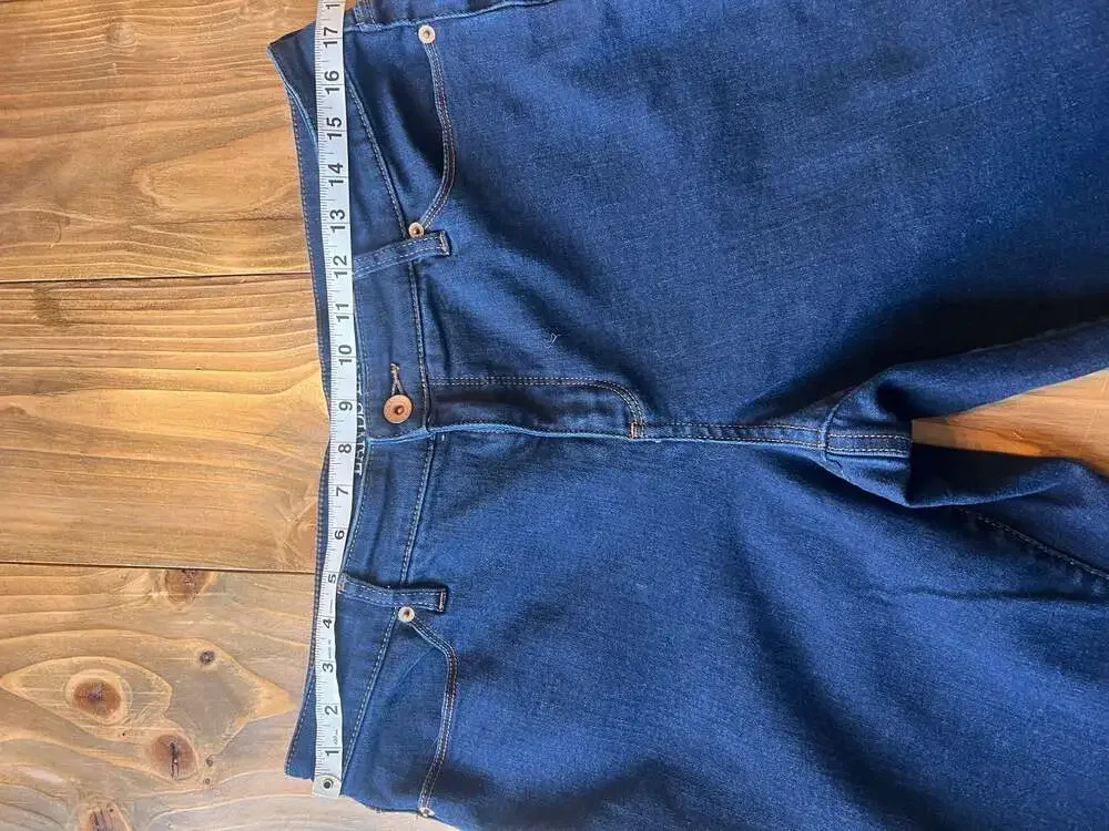 Lands' End Women's Dark Wash Straight Leg Ankle Jeans Size 14
6 - Picture 5 of 7
